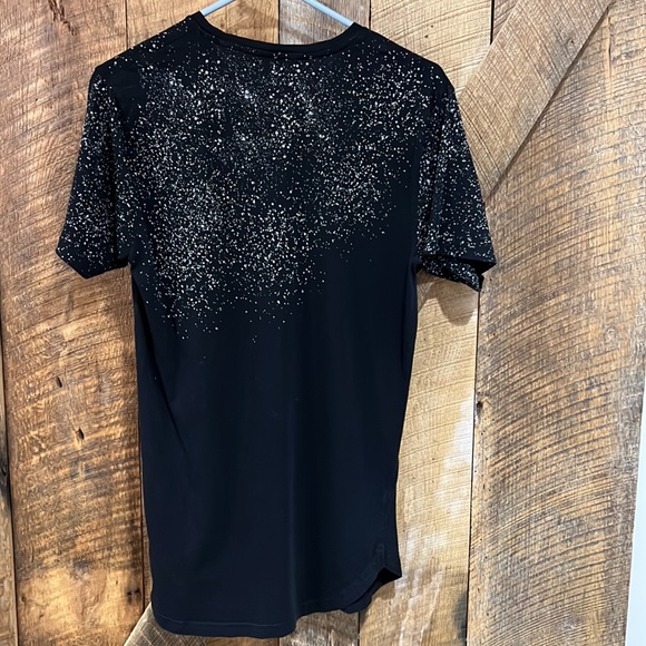 Men’s Only & Sons textured black short sleeve T shirt with curved hem - Picture 5 of 7